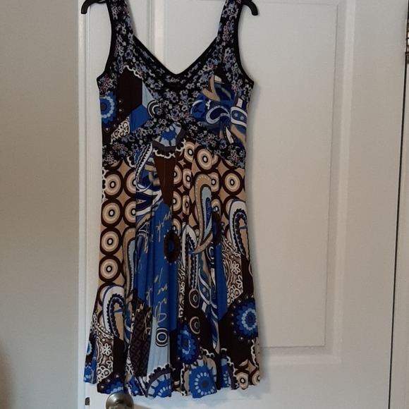 Dress - Picture 2 of 4